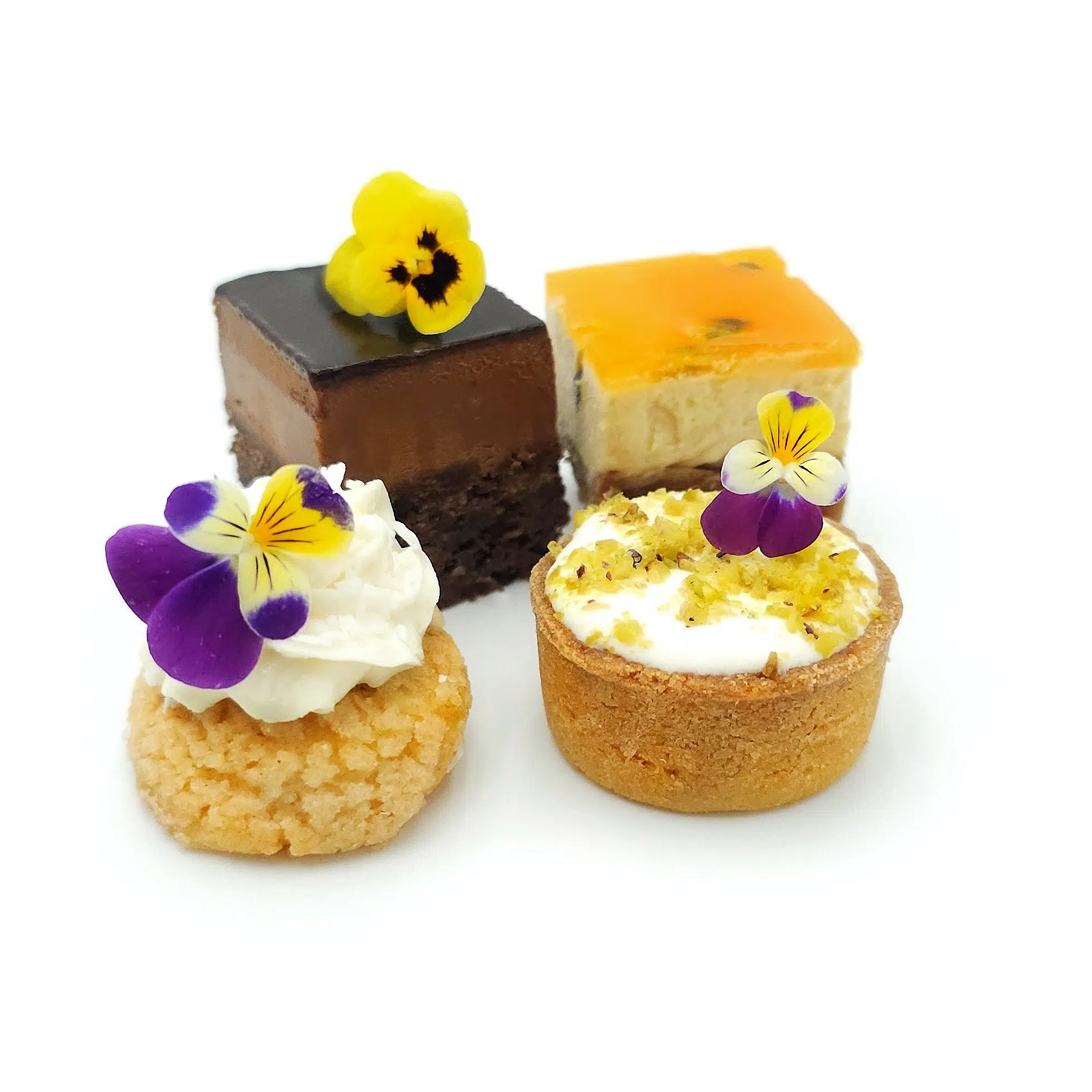 Gourmandises sucrées de saison, tartelettes et entremets maison réalisés à Montpellier par Eau de thym traiteur