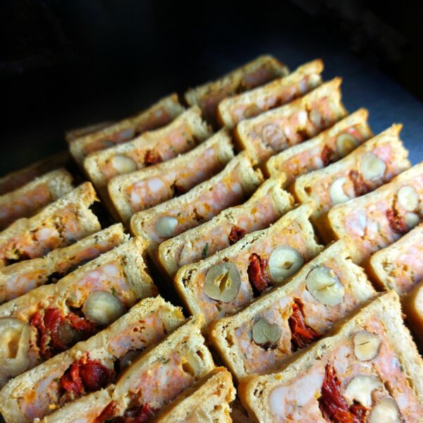 Pâté en croûte maison aux tomates séchées et noisettes