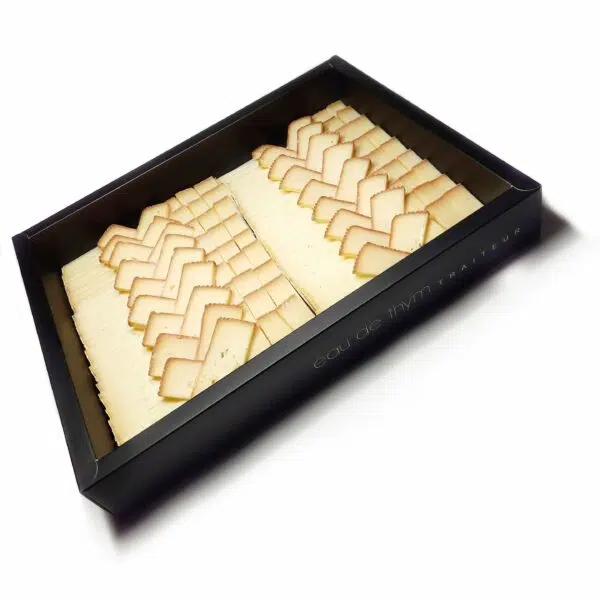 Coffret de fromages découpés par Eau de thym, en vente a Montpellier